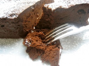 Decadent Flourless Chocolate Cake – the chic brûlée
